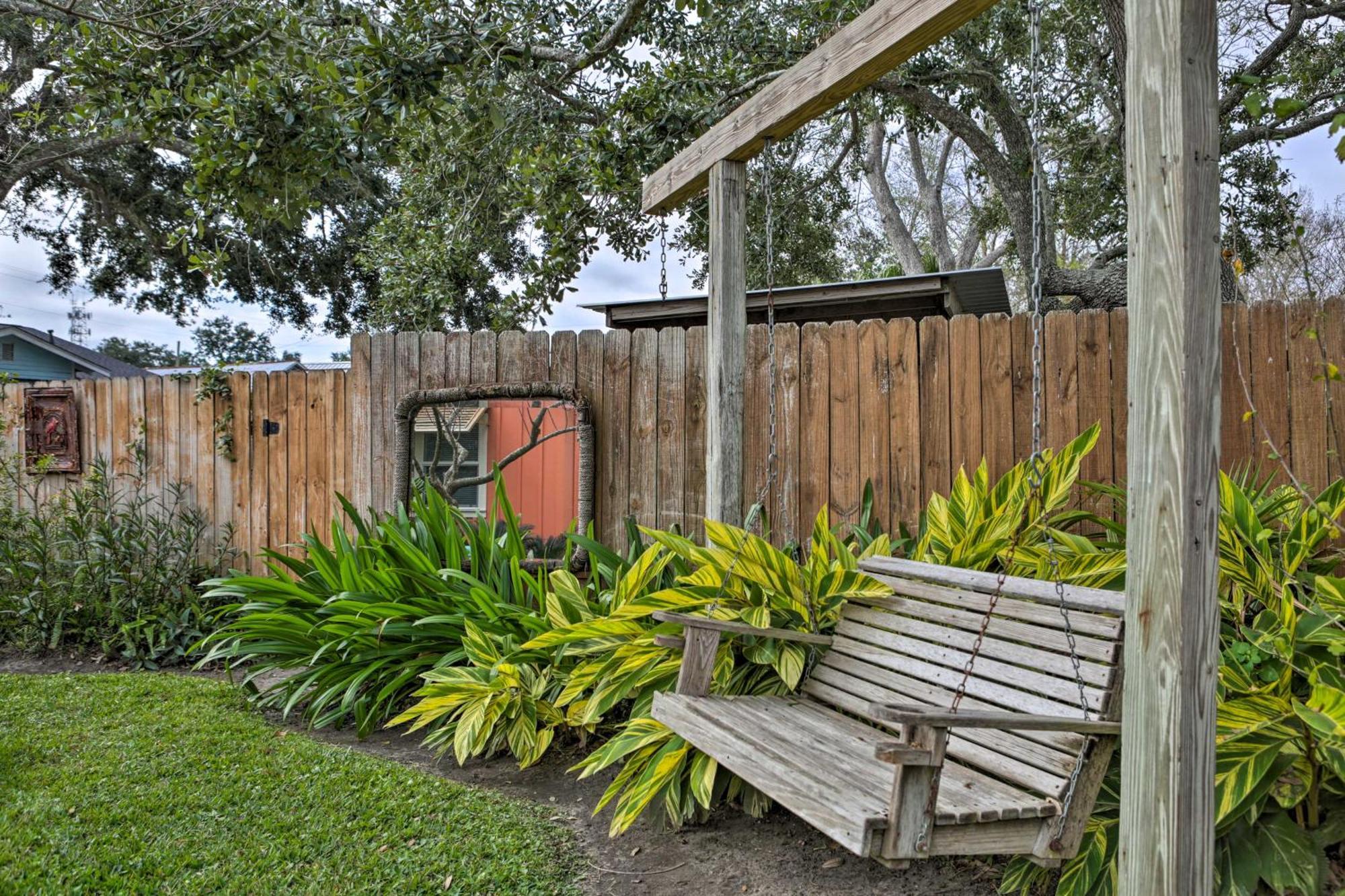 Walk To Beach From Chic Old Town Apartment With Yard Bay St. Louis Buitenkant foto